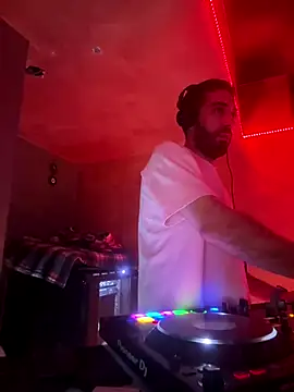 Snapshot of djtimka chatting on 11.25.25 djtimka online show from 11.25.25