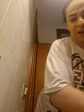 Snapshot of perla97 chatting on 02.16.25 perla97 online show from 02.16.25