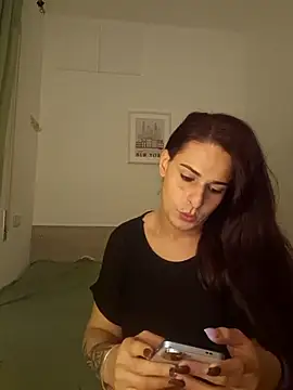 Snapshot of perla97 chatting on 10.18.25 perla97 online show from 10.18.25