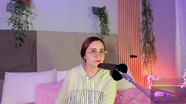 centaurigirl online show from 04.10.26