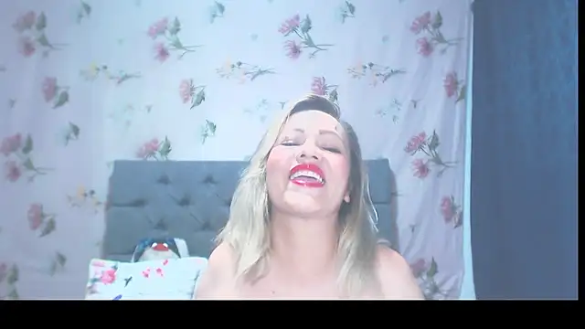 Snapshot of Paris_Squirt_ chatting on 09.27.25 Paris Squirt online show from 09.27.25