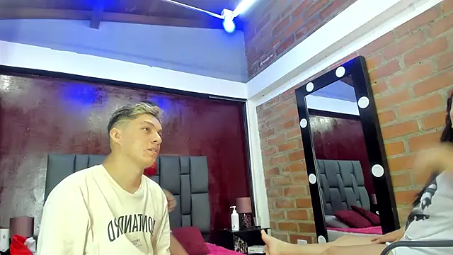 EmilyHot 1 online show from 12.13.24