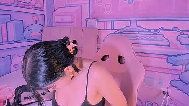 Snapshot of _18alice chatting on 02.11.25 18alice online show from 02.11.25