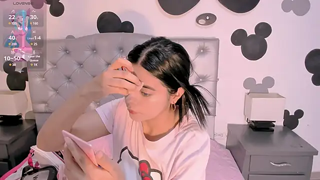 Snapshot of _18alice chatting on 03.17.25 18alice online show from 03.17.25