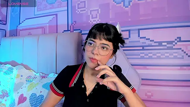 Snapshot of _18alice chatting on 02.28.26 18alice online show from 02.28.26