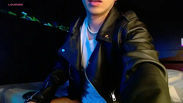 Snapshot of LyleBennett_ chatting on 12.18.24 LyleBennett  online show from 12.18.24