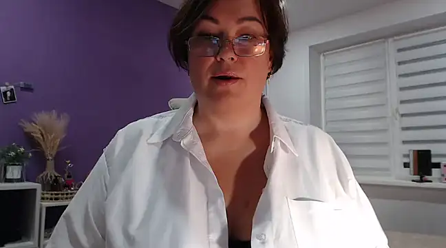 Nora Star online show from 01.12.25