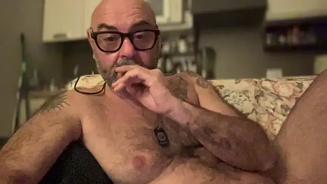 Snapshot of MM7026 chatting on 05.11.26 MM7026 online show from 05.11.26