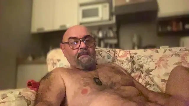 Snapshot of MM7026 chatting on 05.27.26 MM7026 online show from 05.27.26