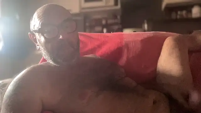 Snapshot of MM7026 chatting on 07.16.26 MM7026 online show from 07.16.26