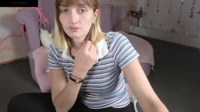 Snapshot of Nika_Kitten chatting on 06.04.26 Nika Kitten online show from 06.04.26