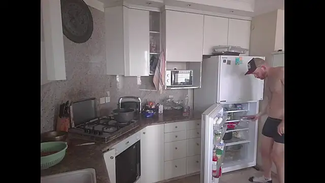 Snapshot of Tall_REC chatting on 12.12.24 Tall REC online show from 12.12.24