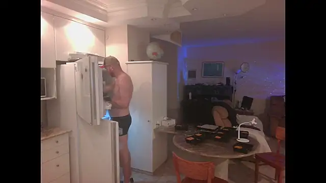 Snapshot of Tall_REC chatting on 12.12.24 Tall REC online show from 12.12.24