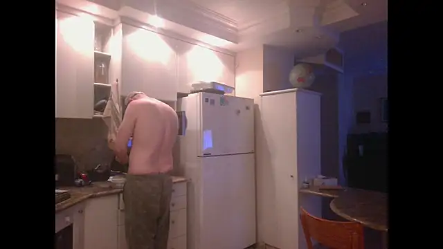 Snapshot of Tall_REC chatting on 12.15.24 Tall REC online show from 12.15.24