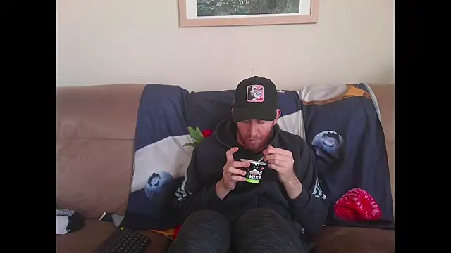 Snapshot of Tall_REC chatting on 12.22.24 Tall REC online show from 12.22.24