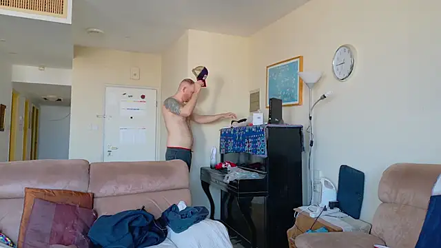 Snapshot of Tall_REC chatting on 12.24.24 Tall REC online show from 12.24.24