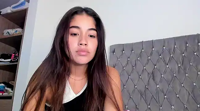 Snapshot of AriaMontgomery chatting on 12.17.24 AriaMontgomery online show from 12.17.24