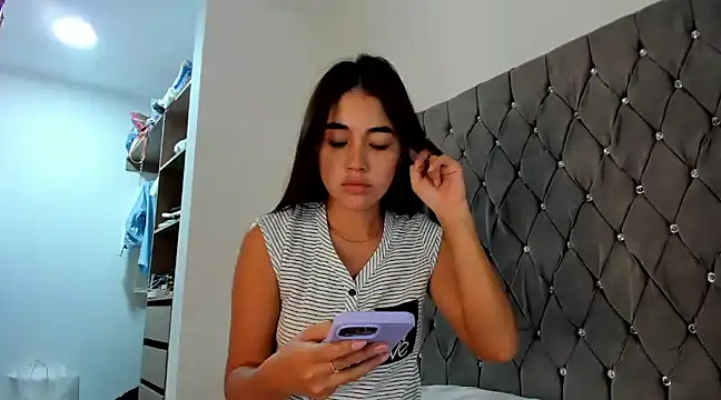 Snapshot of AriaMontgomery chatting on 12.19.24 AriaMontgomery online show from 12.19.24