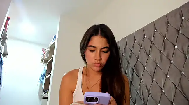 Snapshot of AriaMontgomery chatting on 12.21.24 AriaMontgomery online show from 12.21.24