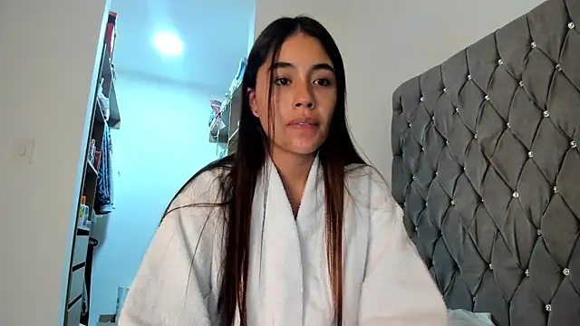 Snapshot of AriaMontgomery chatting on 12.22.24 AriaMontgomery online show from 12.22.24