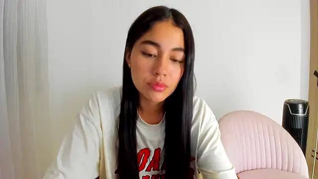 Snapshot of AriaMontgomery chatting on 06.16.26 AriaMontgomery online show from 06.16.26