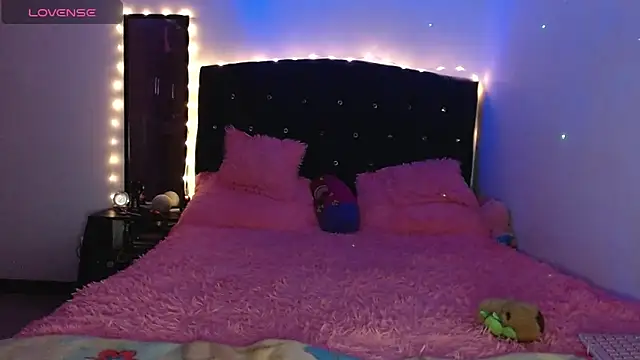 holy juli online show from 02.25.25