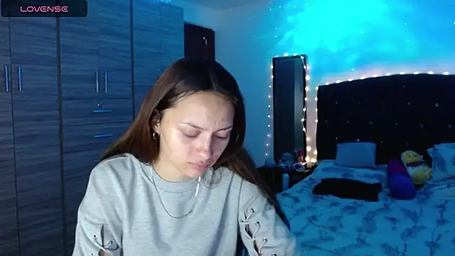 holy juli online show from 09.11.25