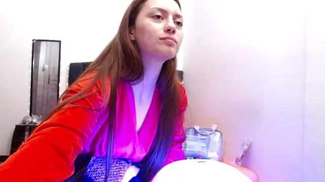 holy juli online show from 04.09.26