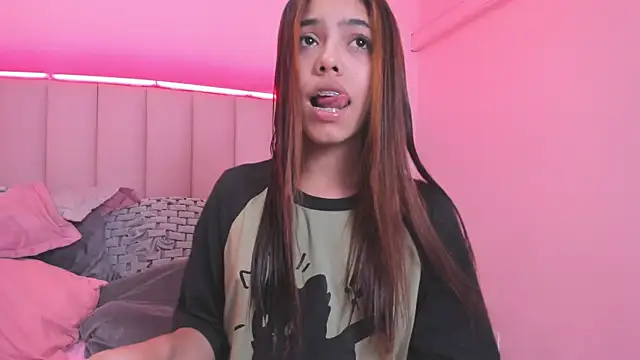 Snapshot of KellyOlsenbe chatting on 01.29.25 KellyOlsenbe online show from 01.29.25