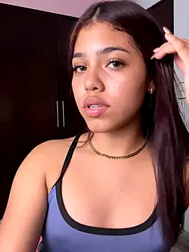 Snapshot of KellyOlsenbe chatting on 10.30.25 KellyOlsenbe online show from 10.30.25