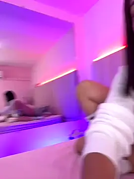 Snapshot of KellyOlsenbe chatting on 12.18.25 KellyOlsenbe online show from 12.18.25