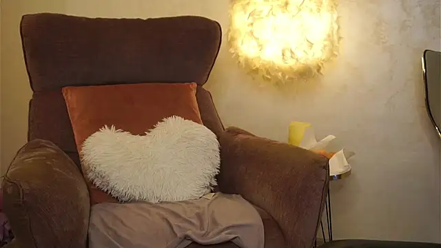 Snapshot of MiriamHazel chatting on 12.13.24 MiriamHazel online show from 12.13.24