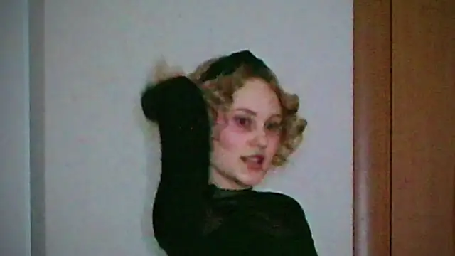 Snapshot of Sweet__Daddy chatting on 12.29.24 Sweet Daddy online show from 12.29.24