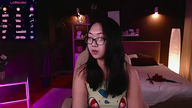 Snapshot of Marine_Vact chatting on 11.04.25 Marine Vact online show from 11.04.25