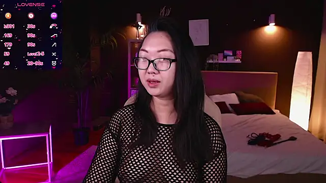 Snapshot of Marine_Vact chatting on 11.05.25 Marine Vact online show from 11.05.25