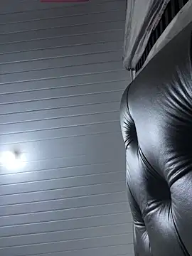 luara1988 online show from 12.17.25