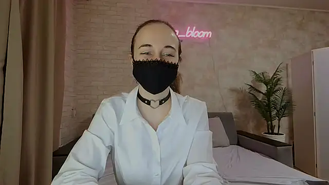 Anika bloom online show from 02.04.25