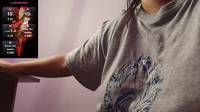 Snapshot of EmilySavvato chatting on 01.23.25 EmilySavvato online show from 01.23.25