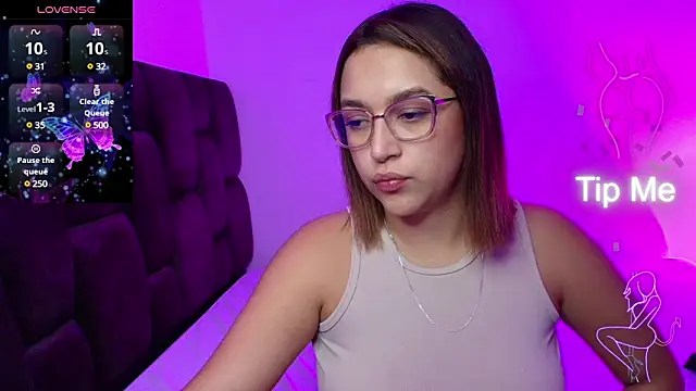 Snapshot of EmilySavvato chatting on 03.16.25 EmilySavvato online show from 03.16.25