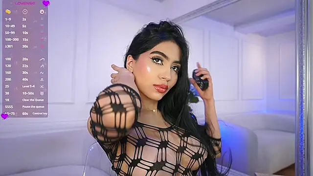 Snapshot of elasummer chatting on 02.22.25 elasummer online show from 02.22.25