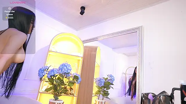 elasummer online show from 12.17.25