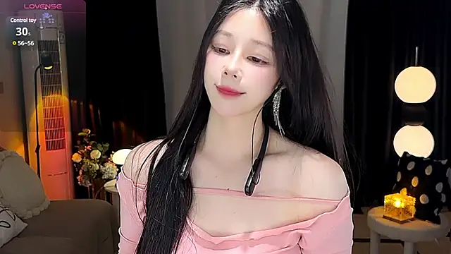 Snapshot of sweateanv_ chatting on 12.31.24 sweateanv online show from 12.31.24