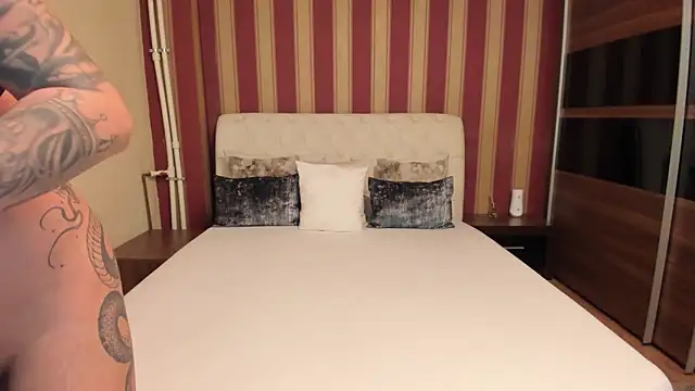 Snapshot of AshPage chatting on 12.20.25 AshPage online show from 12.20.25