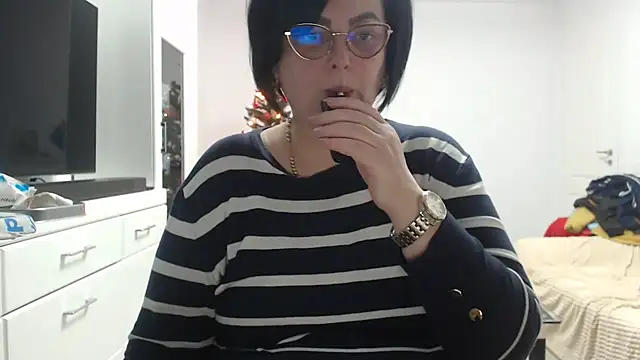 Amandamuller1982 online show from 12.16.25