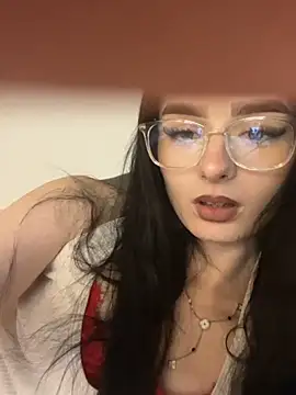 Snapshot of AdelinaAlia chatting on 05.19.26 AdelinaAlia online show from 05.19.26