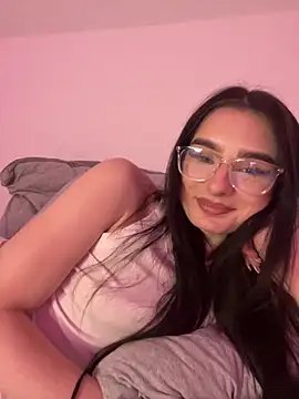 Snapshot of AdelinaAlia chatting on 05.20.26 AdelinaAlia online show from 05.20.26