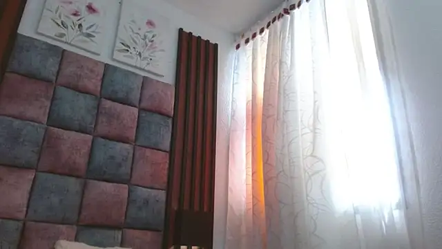 Snapshot of Saraa-restrepo chatting on 01.02.25 Saraa-restrepo online show from 01.02.25