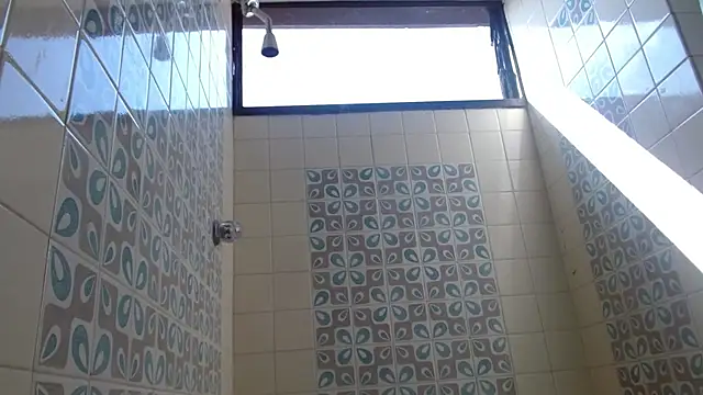 Snapshot of Saraa-restrepo chatting on 01.16.25 Saraa-restrepo online show from 01.16.25