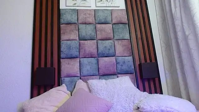 Snapshot of Saraa-restrepo chatting on 01.21.25 Saraa-restrepo online show from 01.21.25