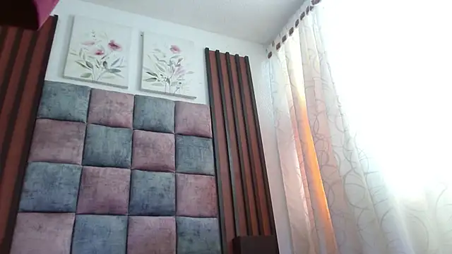 Snapshot of Saraa-restrepo chatting on 01.21.25 Saraa-restrepo online show from 01.21.25